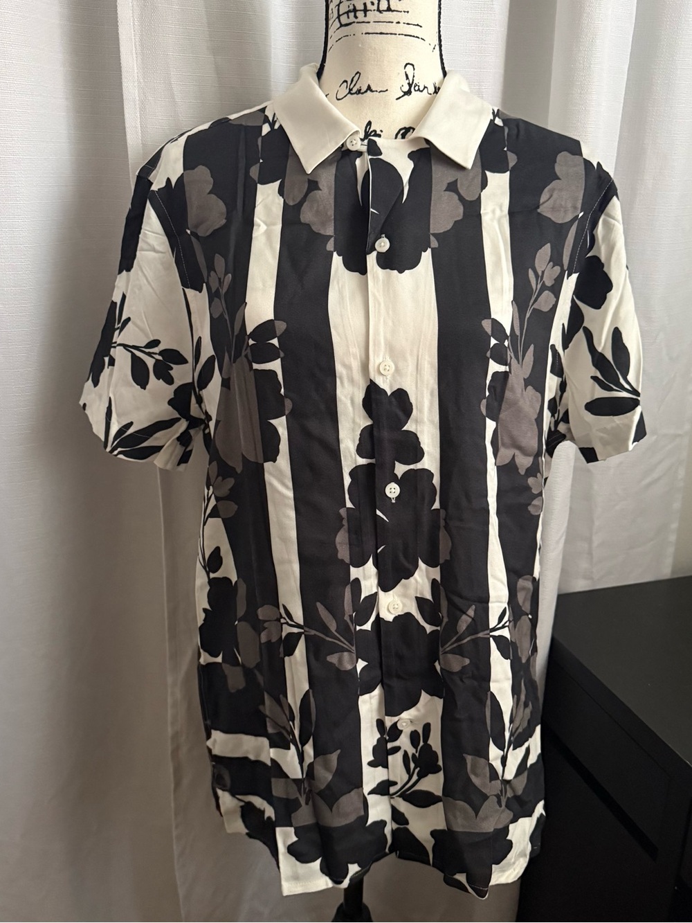 Men's Express Short Sleeve Black & White Floral Button-Up Shirt